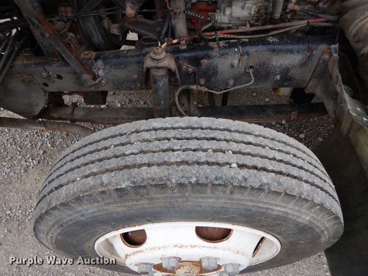 image for item DF3221 1996 Isuzu FSR  box truck