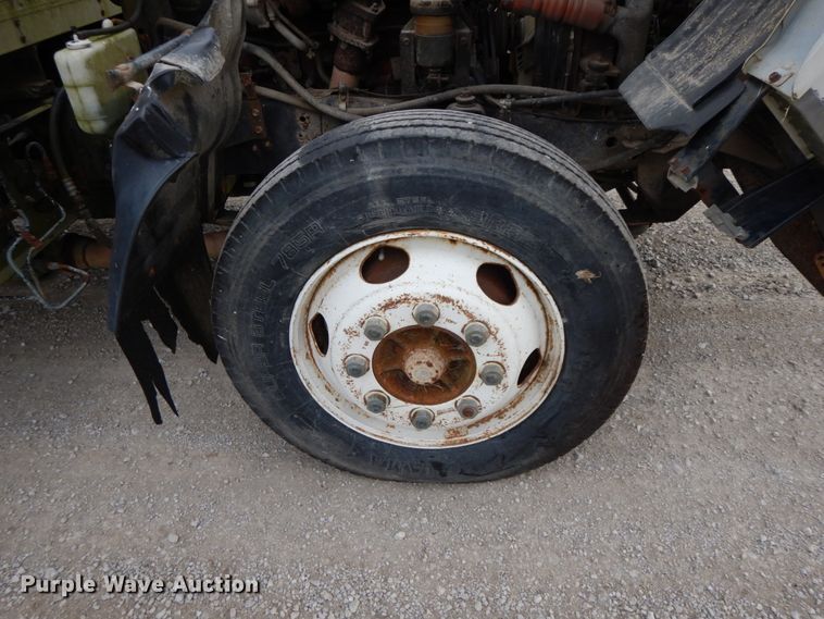 image for item DF3221 1996 Isuzu FSR  box truck