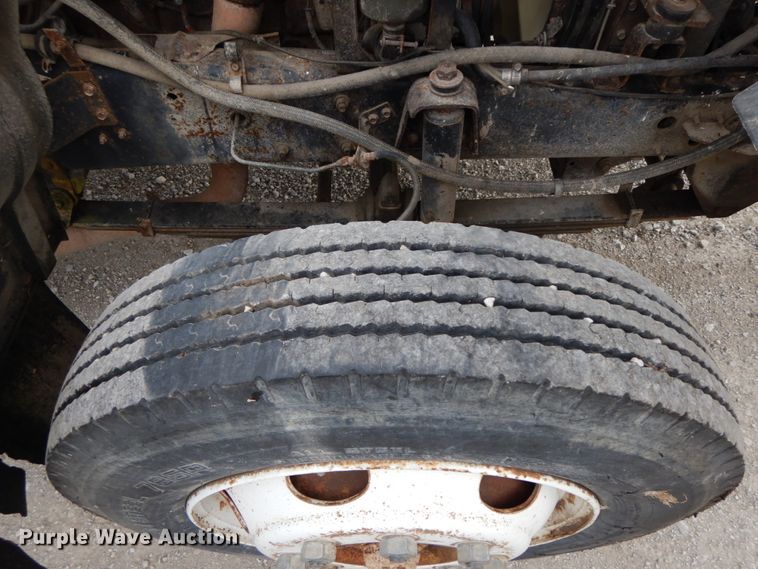 image for item DF3221 1996 Isuzu FSR  box truck