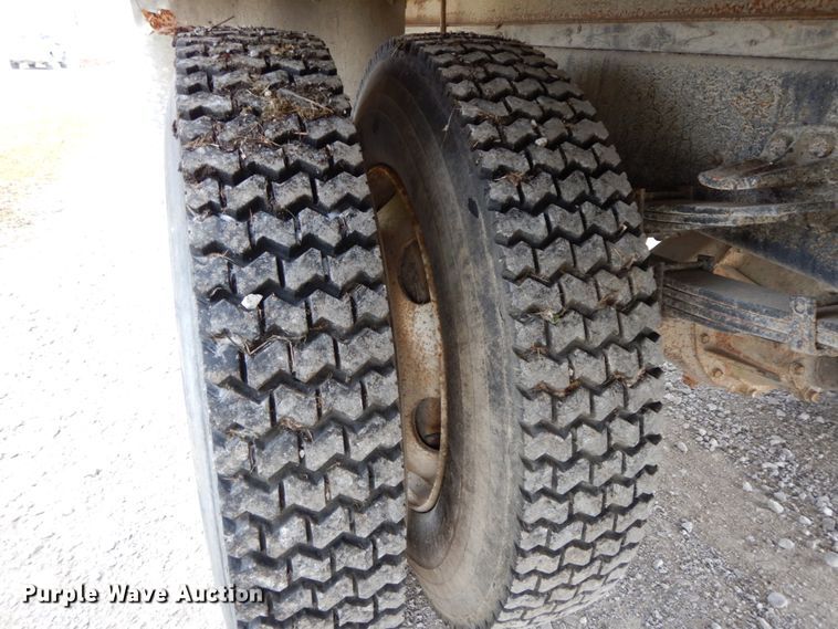 image for item DF3221 1996 Isuzu FSR  box truck