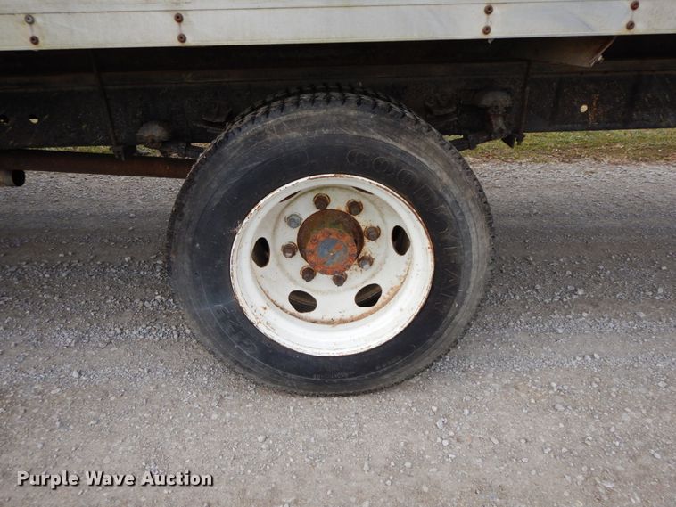 image for item DF3221 1996 Isuzu FSR  box truck