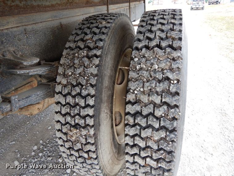 image for item DF3221 1996 Isuzu FSR  box truck