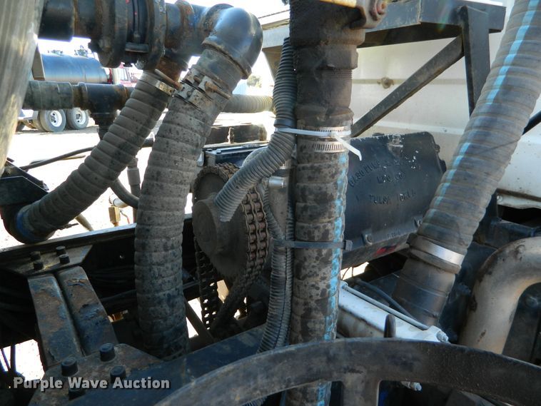 image for item DF4595 2001 Mack RD688S  vacuum truck