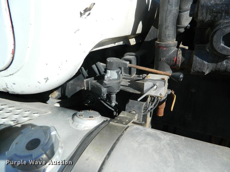 image for item DF4595 2001 Mack RD688S  vacuum truck