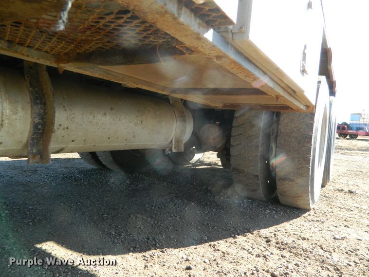 image for item DF4595 2001 Mack RD688S  vacuum truck