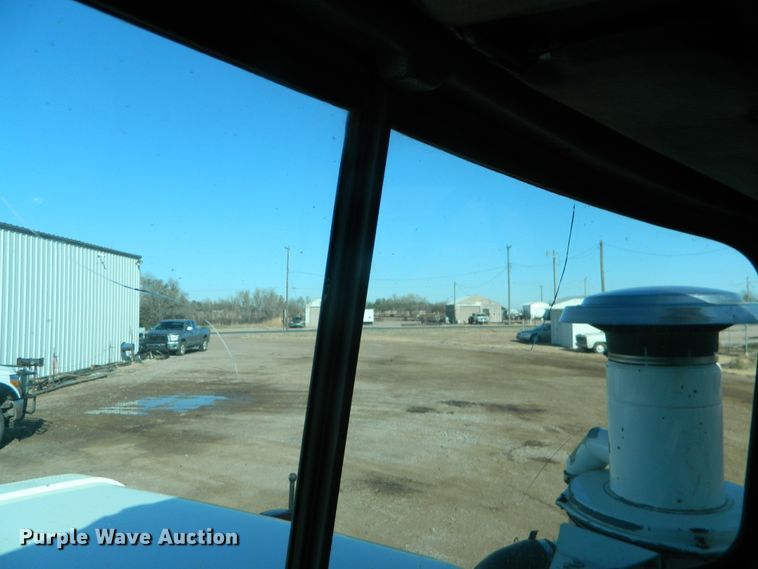 image for item DF4595 2001 Mack RD688S  vacuum truck