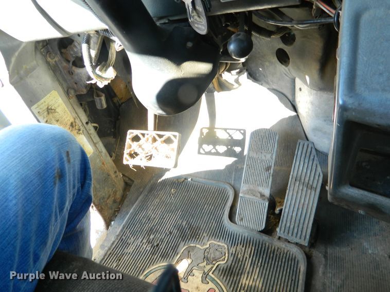 image for item DF4595 2001 Mack RD688S  vacuum truck