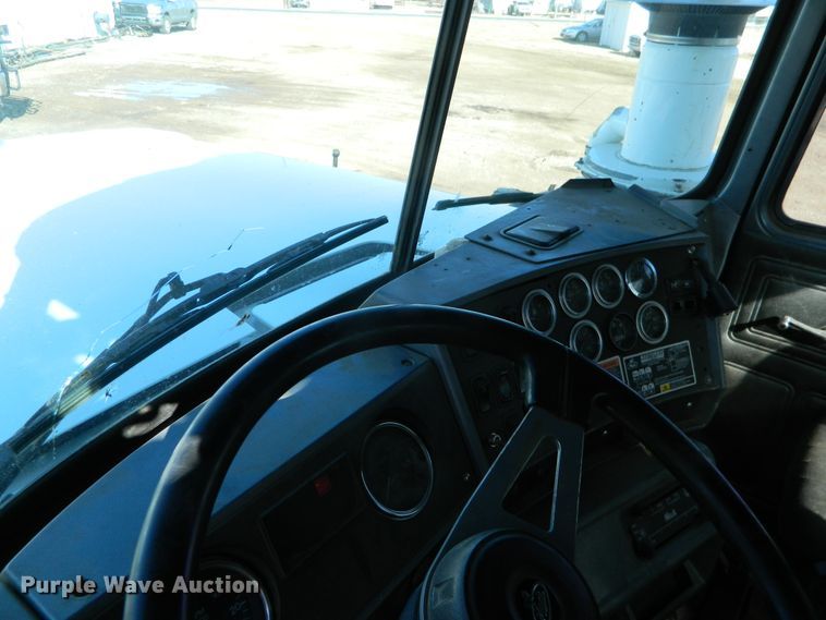 image for item DF4595 2001 Mack RD688S  vacuum truck