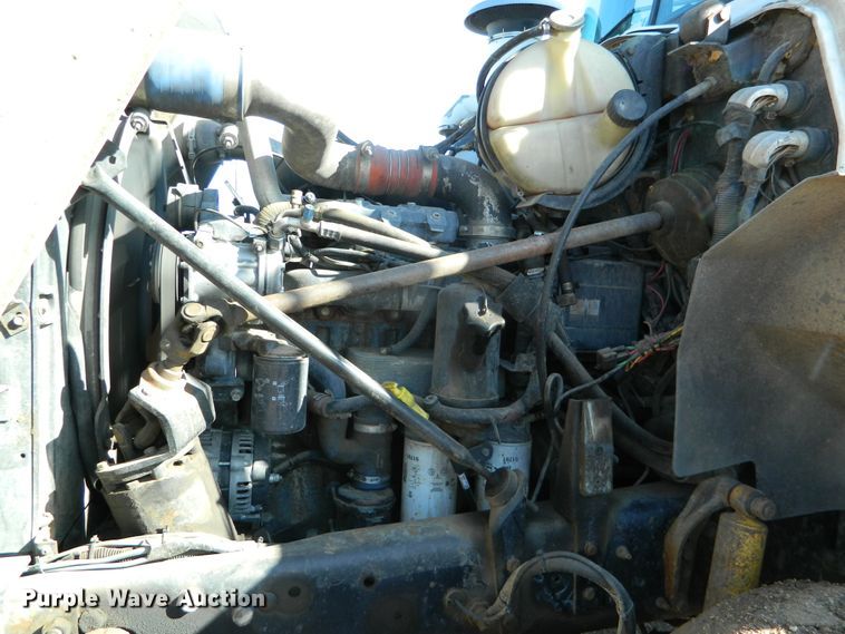 image for item DF4595 2001 Mack RD688S  vacuum truck