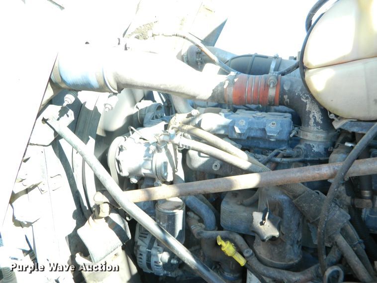 image for item DF4595 2001 Mack RD688S  vacuum truck