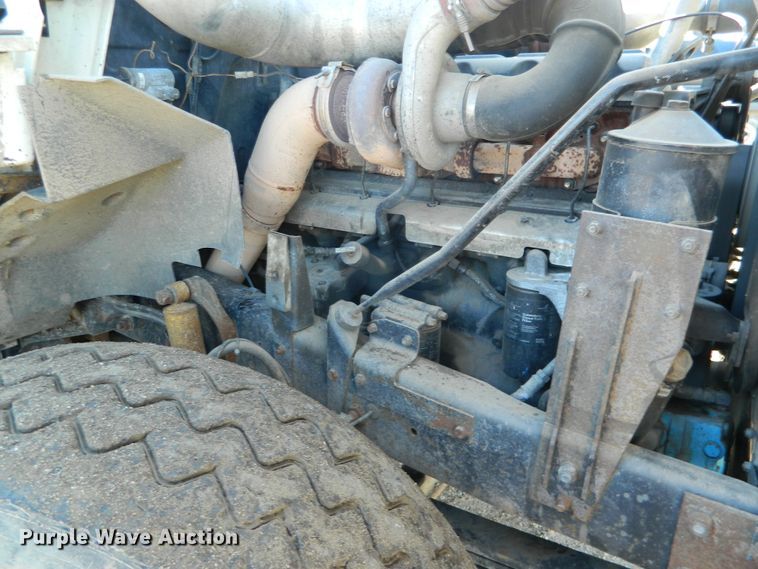 image for item DF4595 2001 Mack RD688S  vacuum truck