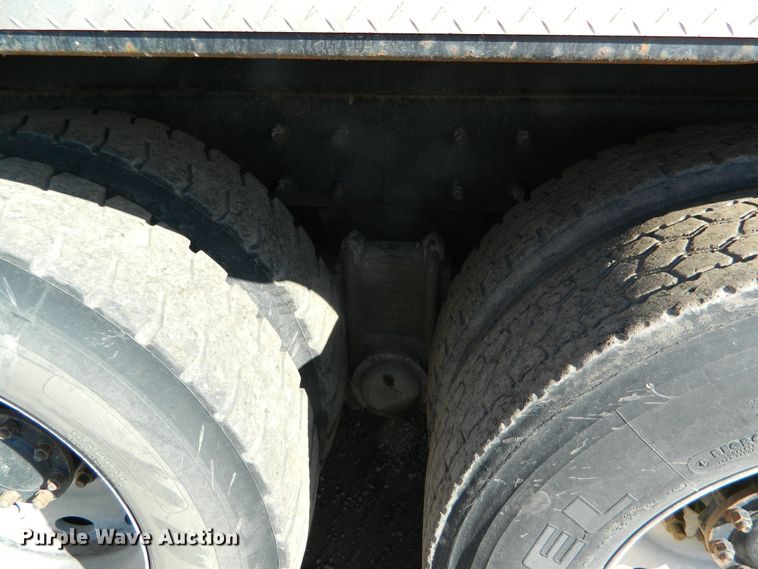 image for item DF4595 2001 Mack RD688S  vacuum truck