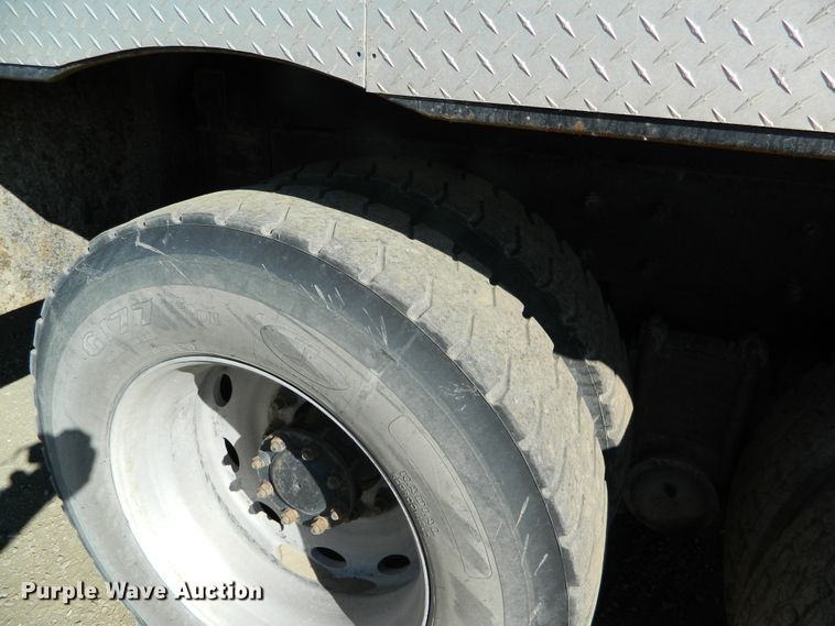 image for item DF4595 2001 Mack RD688S  vacuum truck