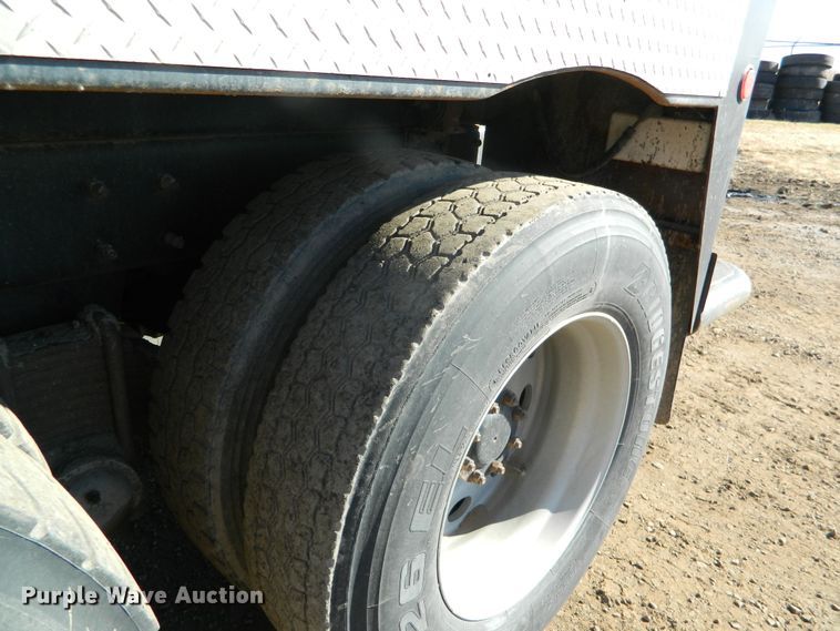 image for item DF4595 2001 Mack RD688S  vacuum truck