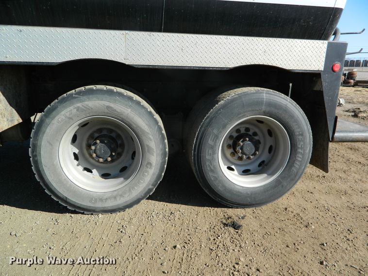 image for item DF4595 2001 Mack RD688S  vacuum truck