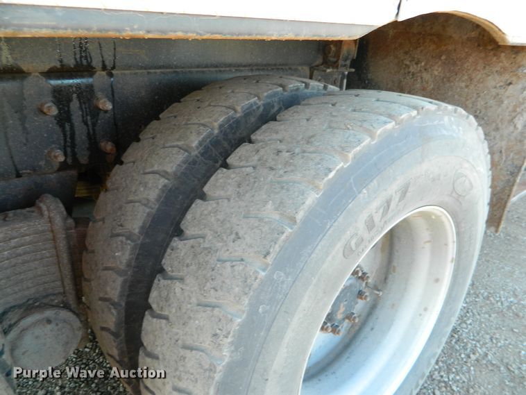 image for item DF4595 2001 Mack RD688S  vacuum truck