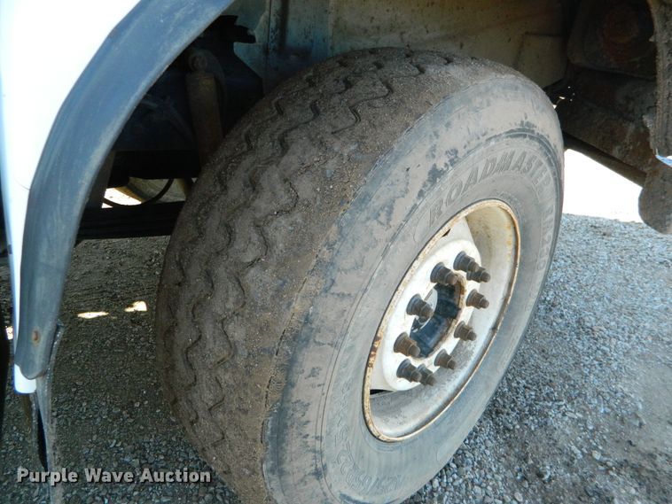 image for item DF4595 2001 Mack RD688S  vacuum truck