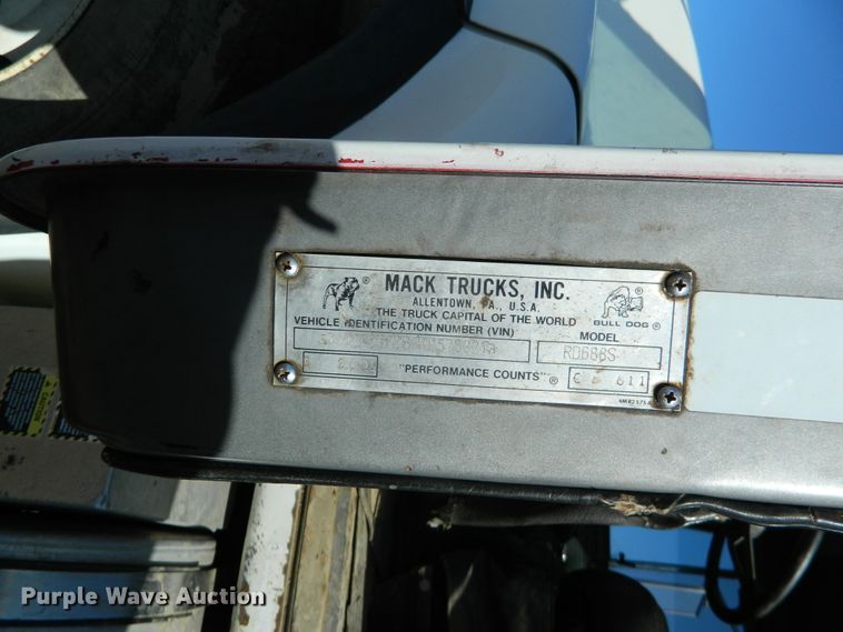 image for item DF4595 2001 Mack RD688S  vacuum truck
