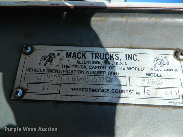 image for item DF4595 2001 Mack RD688S  vacuum truck