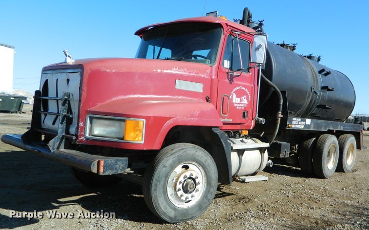 image for item DF4599 1998 Mack CH613  vacuum truck