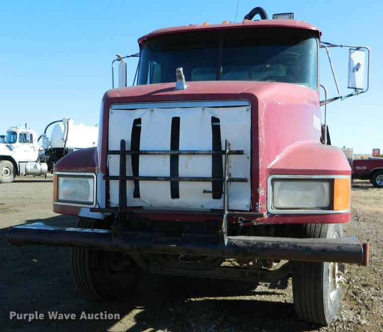 image for item DF4599 1998 Mack CH613  vacuum truck