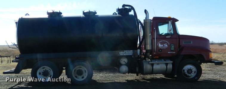 image for item DF4599 1998 Mack CH613  vacuum truck