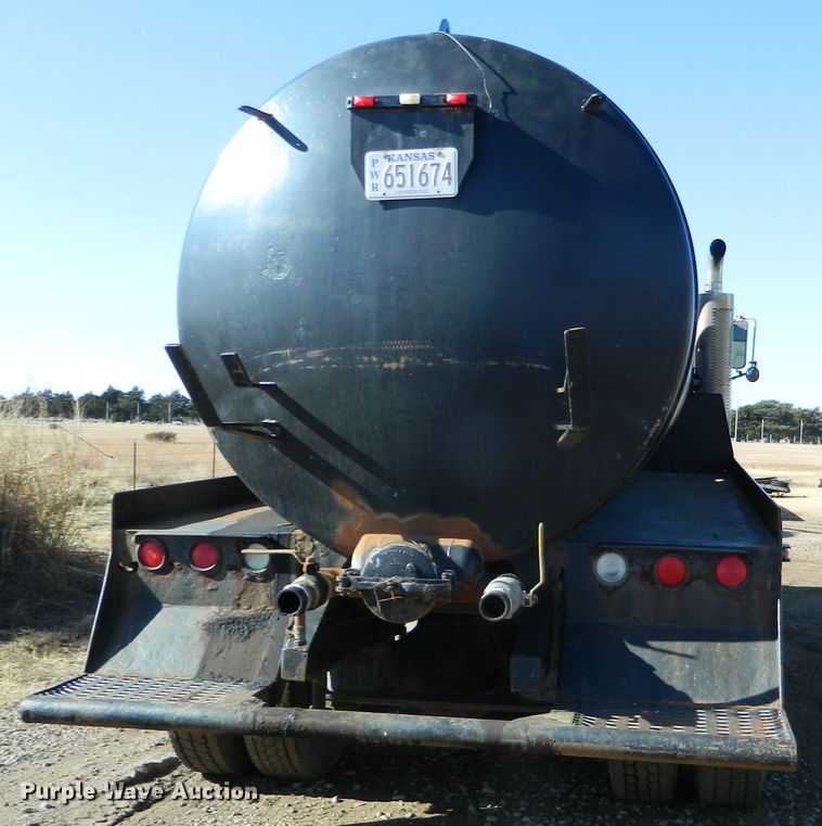 image for item DF4599 1998 Mack CH613  vacuum truck