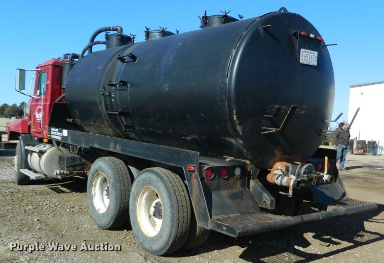 image for item DF4599 1998 Mack CH613  vacuum truck