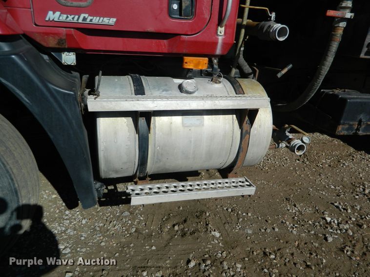 image for item DF4599 1998 Mack CH613  vacuum truck