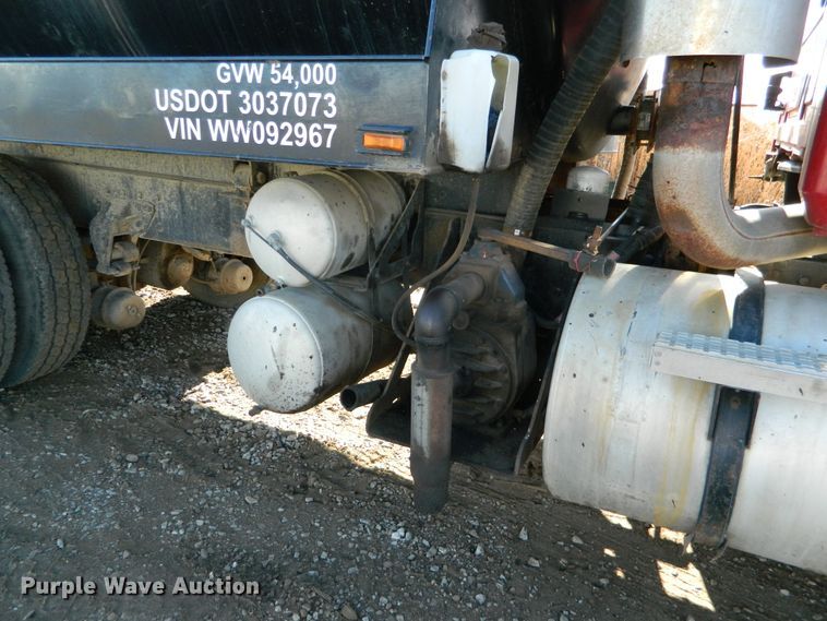image for item DF4599 1998 Mack CH613  vacuum truck