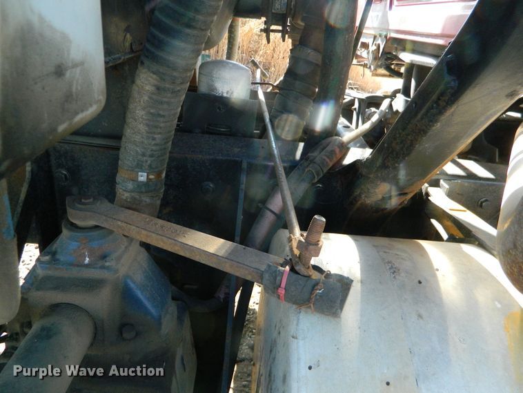 image for item DF4599 1998 Mack CH613  vacuum truck