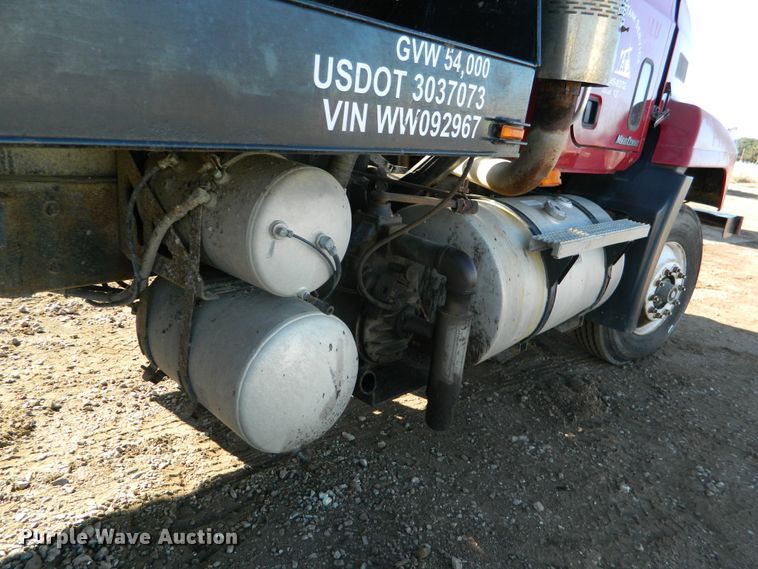 image for item DF4599 1998 Mack CH613  vacuum truck