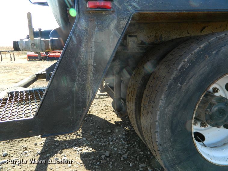 image for item DF4599 1998 Mack CH613  vacuum truck