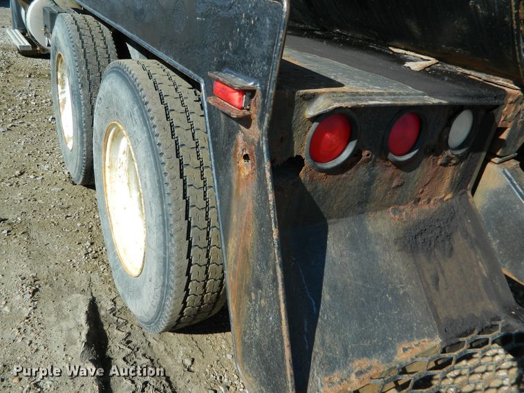 image for item DF4599 1998 Mack CH613  vacuum truck