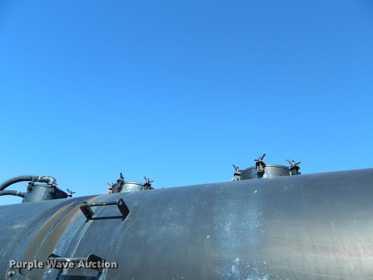 image for item DF4599 1998 Mack CH613  vacuum truck