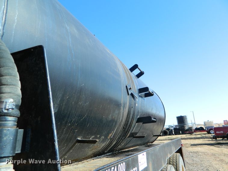 image for item DF4599 1998 Mack CH613  vacuum truck