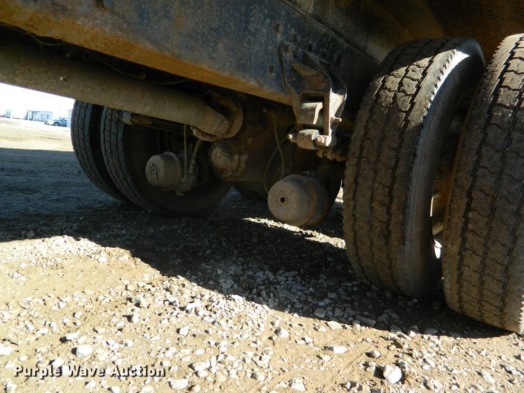 image for item DF4599 1998 Mack CH613  vacuum truck