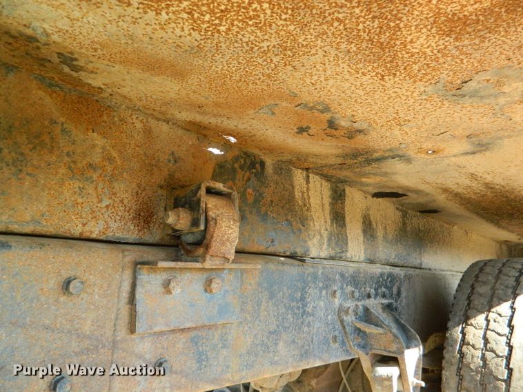 image for item DF4599 1998 Mack CH613  vacuum truck