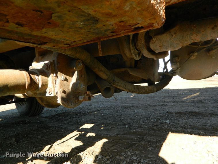 image for item DF4599 1998 Mack CH613  vacuum truck