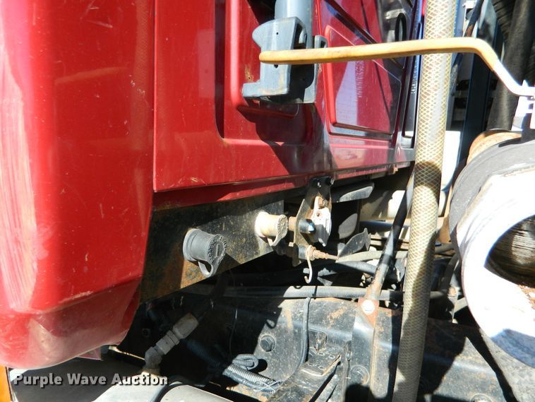 image for item DF4599 1998 Mack CH613  vacuum truck