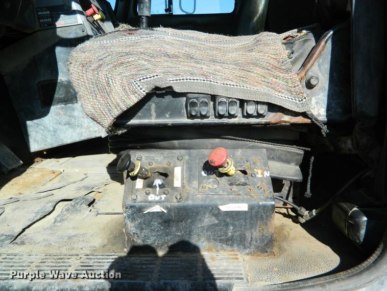 image for item DF4599 1998 Mack CH613  vacuum truck