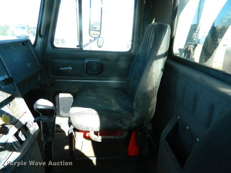 image for item DF4599 1998 Mack CH613  vacuum truck