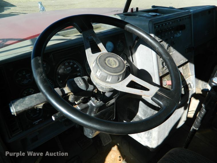 image for item DF4599 1998 Mack CH613  vacuum truck