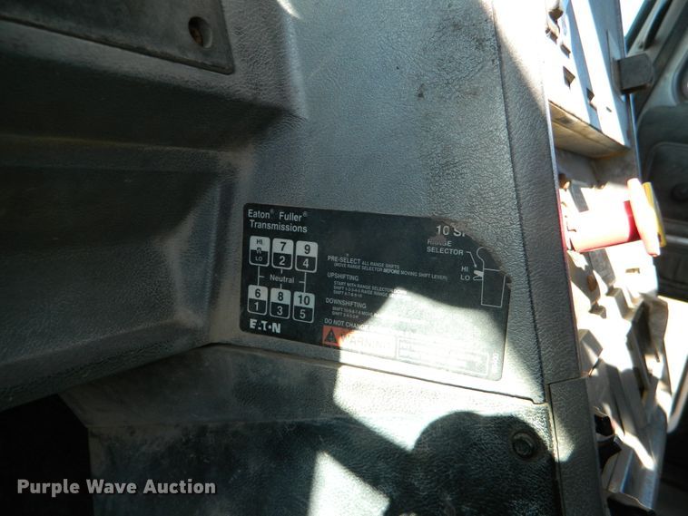 image for item DF4599 1998 Mack CH613  vacuum truck