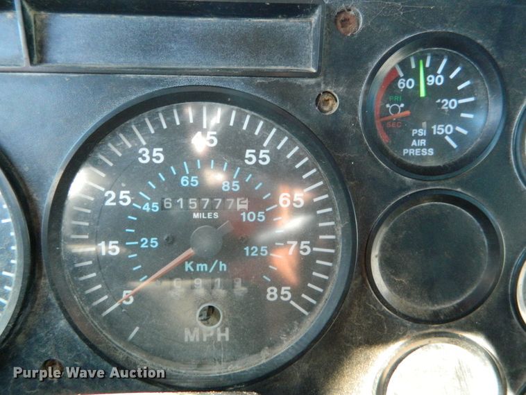 image for item DF4599 1998 Mack CH613  vacuum truck