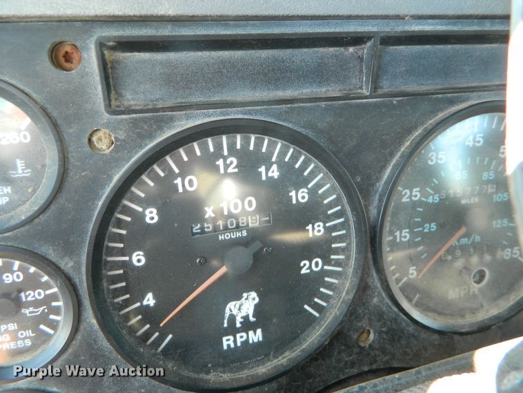 image for item DF4599 1998 Mack CH613  vacuum truck