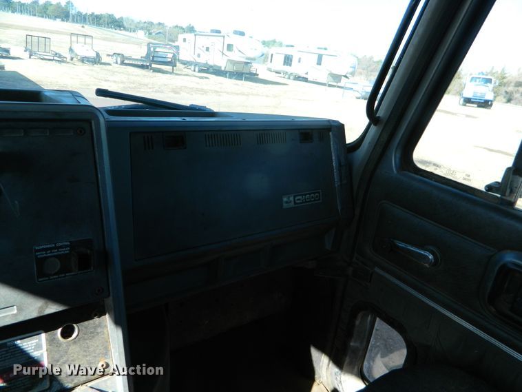 image for item DF4599 1998 Mack CH613  vacuum truck