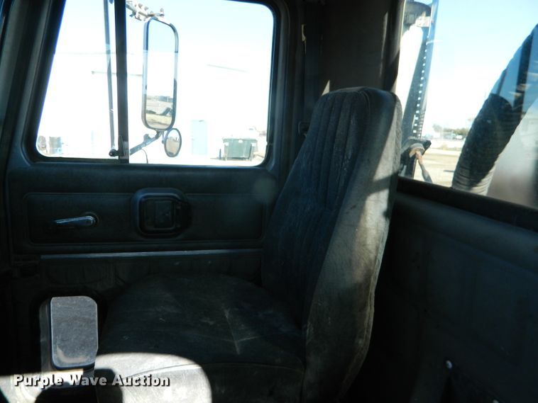 image for item DF4599 1998 Mack CH613  vacuum truck
