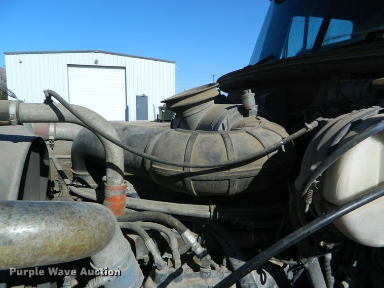 image for item DF4599 1998 Mack CH613  vacuum truck