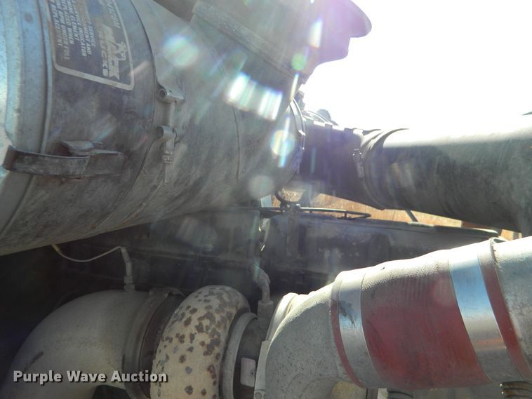 image for item DF4599 1998 Mack CH613  vacuum truck